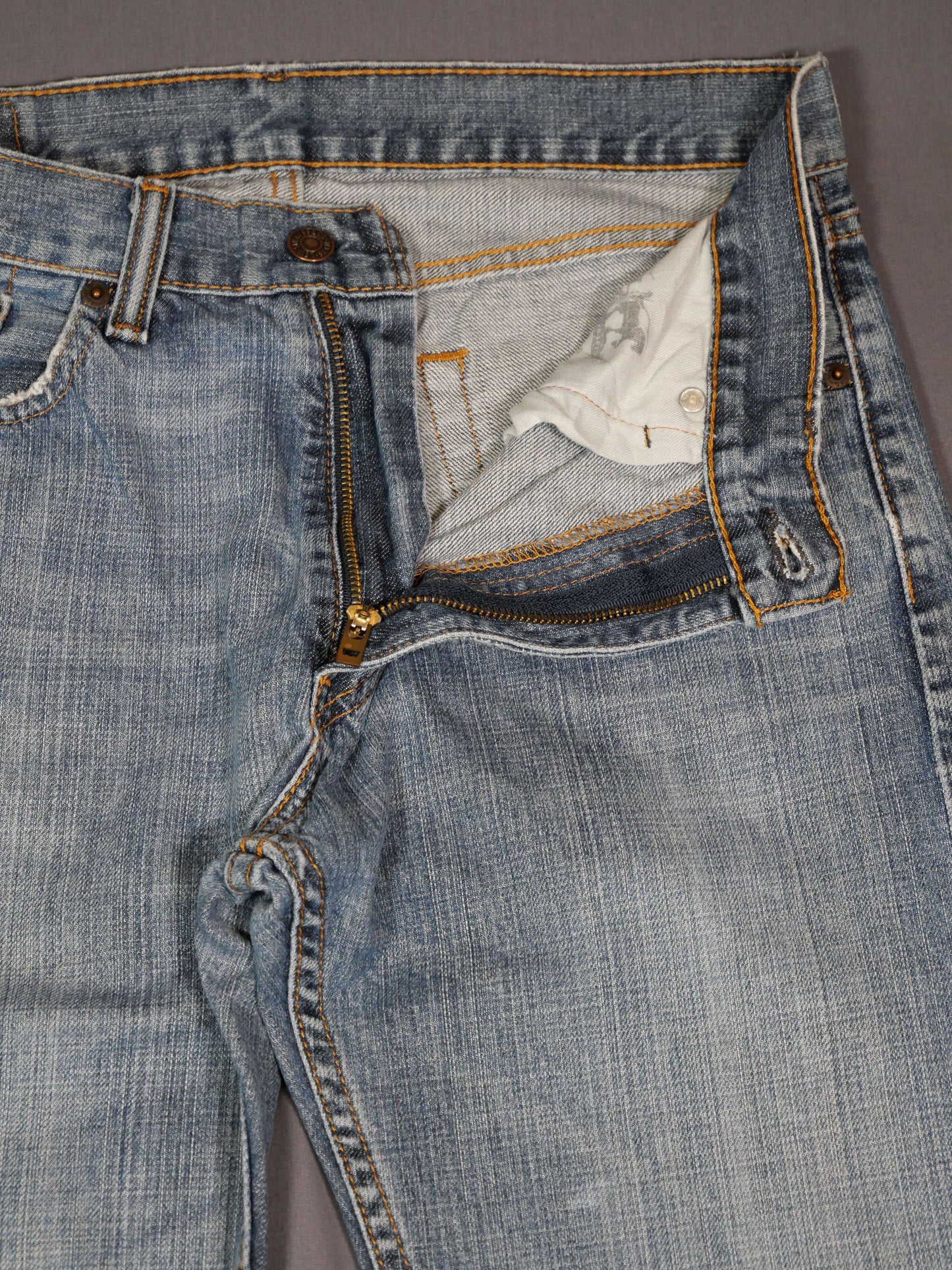 Levis Jeans - 32 X 32